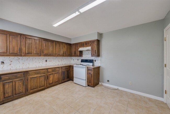 Building Photo - 209 N St Johns Dr