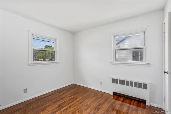 Building Photo - 19 Dakota St