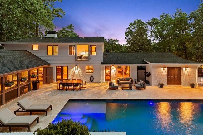 Building Photo - 1100 Kingston Dr NE