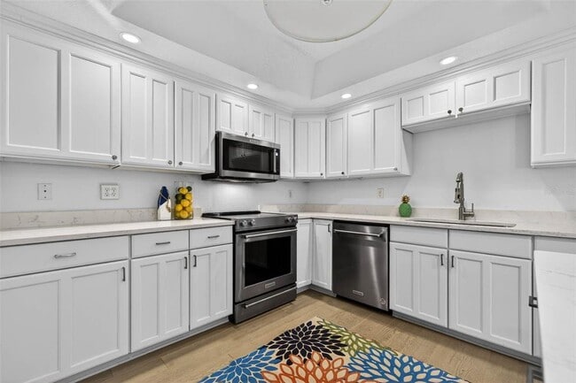 Building Photo - 922 N Shore Dr NE