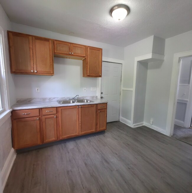 Building Photo - 3625 E 153rd St