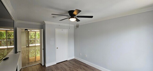 Building Photo - 400 Scotia Dr