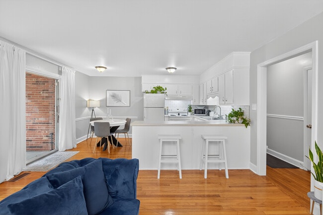 Building Photo - 930 Norland Rd