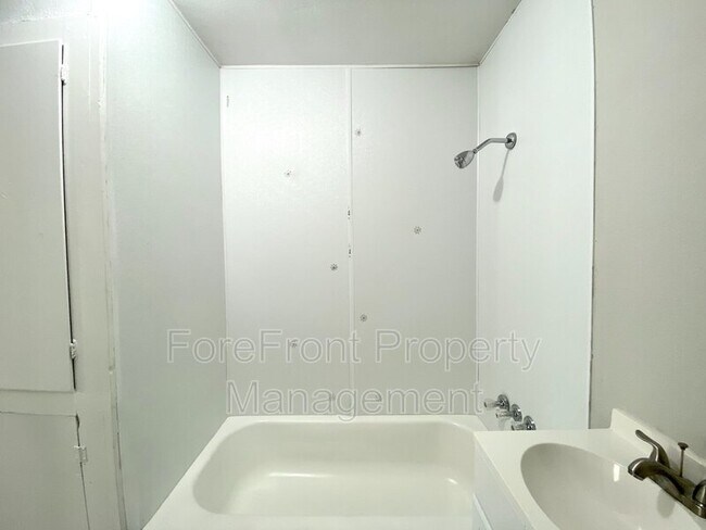 Building Photo - 1445 Delgado St