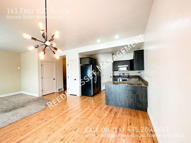 Building Photo - 141 E 620 S
