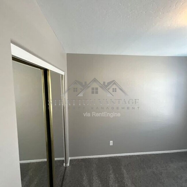 Building Photo - 11381 W Yuma St