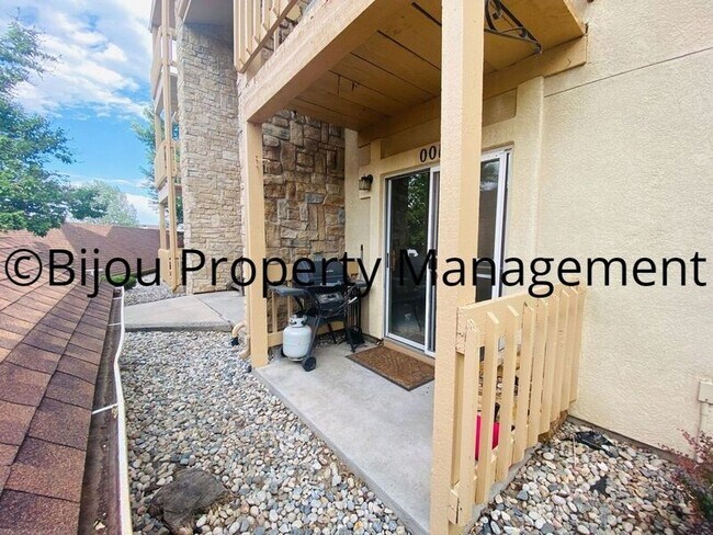 Building Photo - 844 Tenderfoot Hill Rd