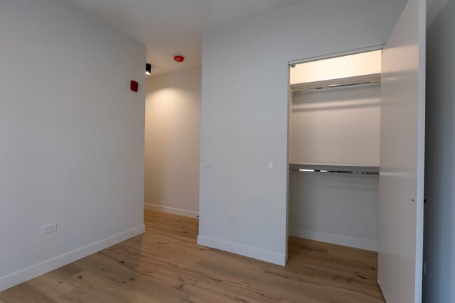 Building Photo - 1712 Oak Ave