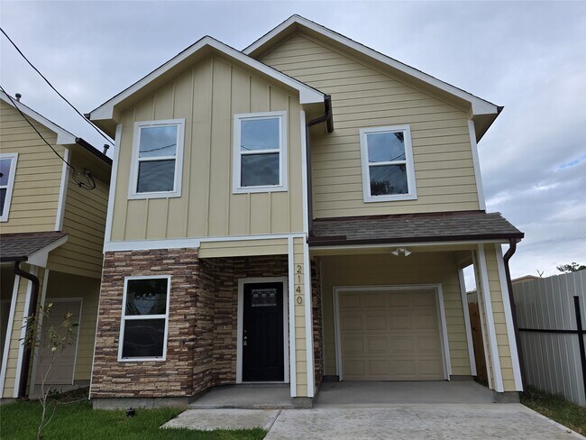 Building Photo - 2142 De Soto St