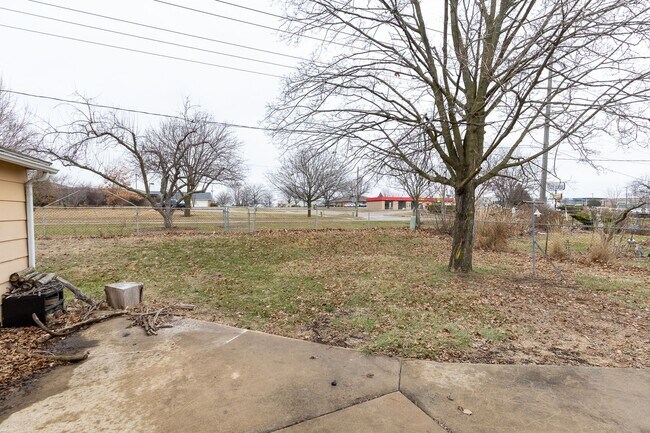 Building Photo - Charming 3-bedroom, 1.5-bathroom house in Normal