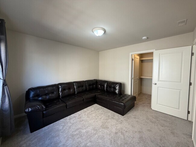 Building Photo - 13776 Grandeur Ave