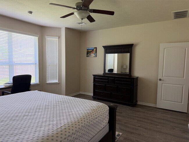 Building Photo - 24930 Diamond Ranch Dr