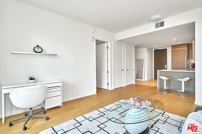 Building Photo - 889 Francisco St