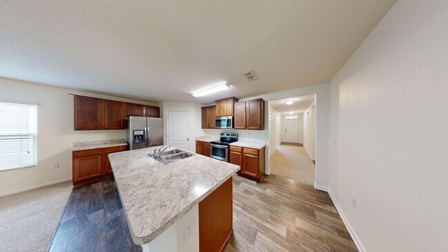 Building Photo - 4/2 Big Family Home In Adams Lake Availabl...