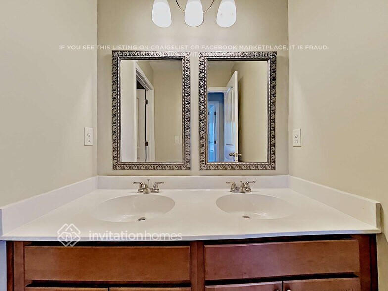 Building Photo - 348 Silverwood Dr