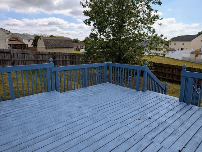 Building Photo - AVAILABLE NOW! 3 Bedroom Ranch with 2 Full...