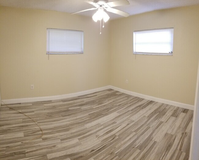 Building Photo - 3 Bedroom 2 Bath Home in Pinellas Park