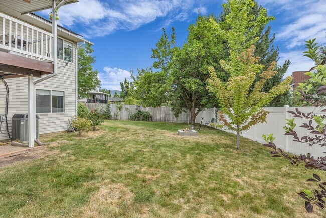 Building Photo - 567 N Allanwood Pl