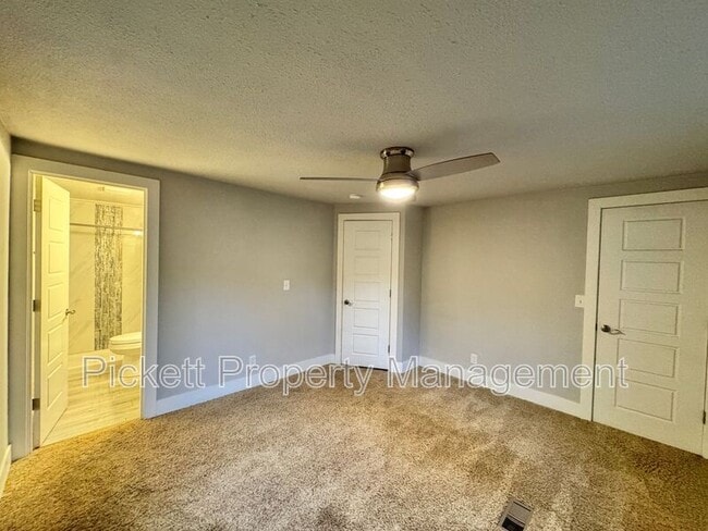 Building Photo - 2018 NE Jensen Ave