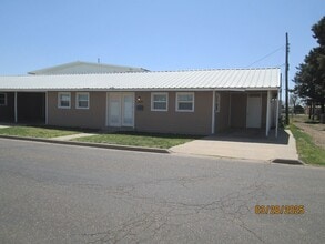Building Photo - 2601 W 5th St