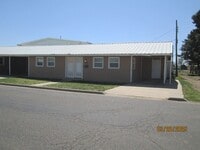 Building Photo - 2601 W 5th St