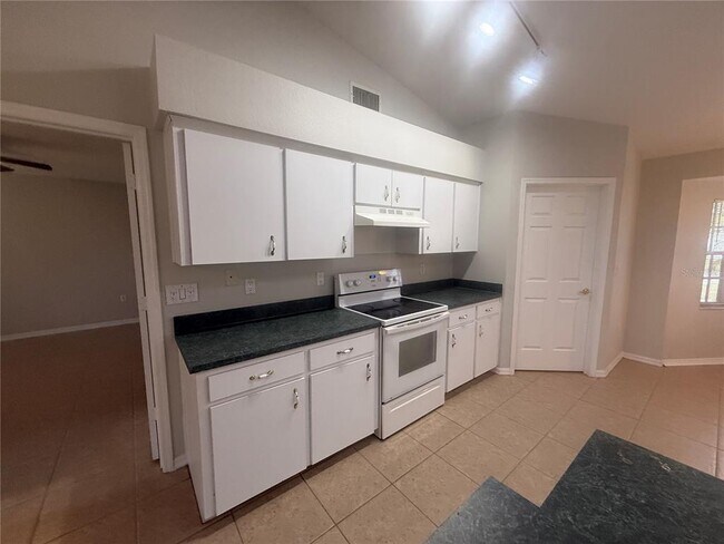 Building Photo - 620 Reflections Loop W