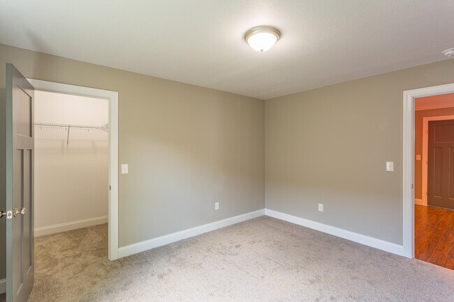 Building Photo - 606 Van Dyke St