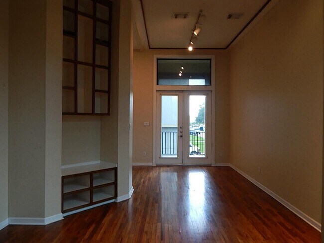 Building Photo - 2427 Dorrington St