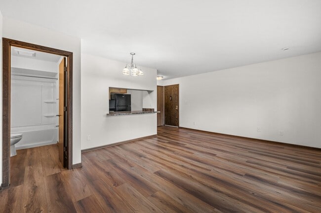 Building Photo - Renovated Lower Studio Apartment Available at our Cedar View Apartments