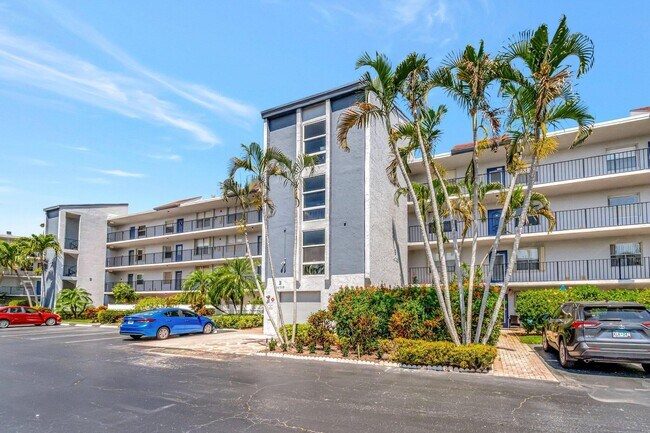 Building Photo - 14723 Cumberland Dr