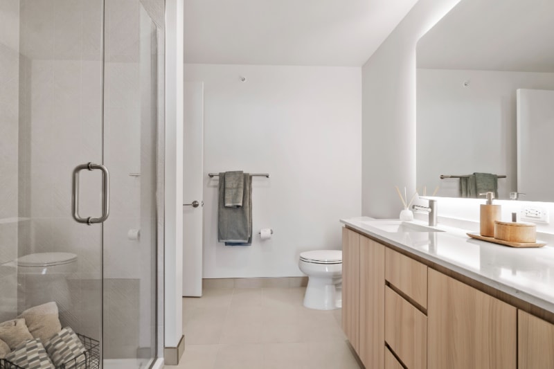 Building Photo - 515 S Damen Ave