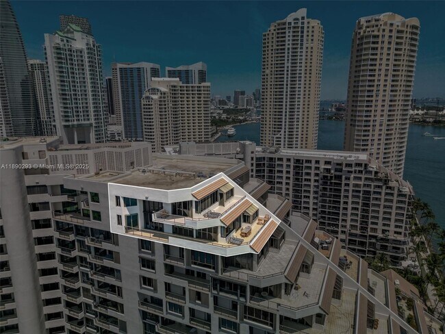 Building Photo - 520 Brickell Key Dr