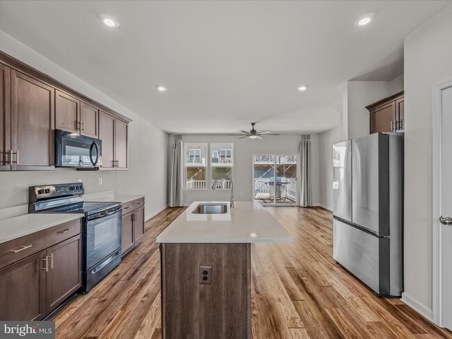 Building Photo - 179 Presidents Pointe Ave