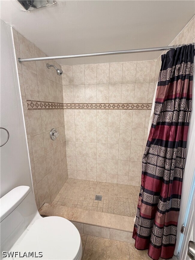 Building Photo - 190 Santa Clara Dr