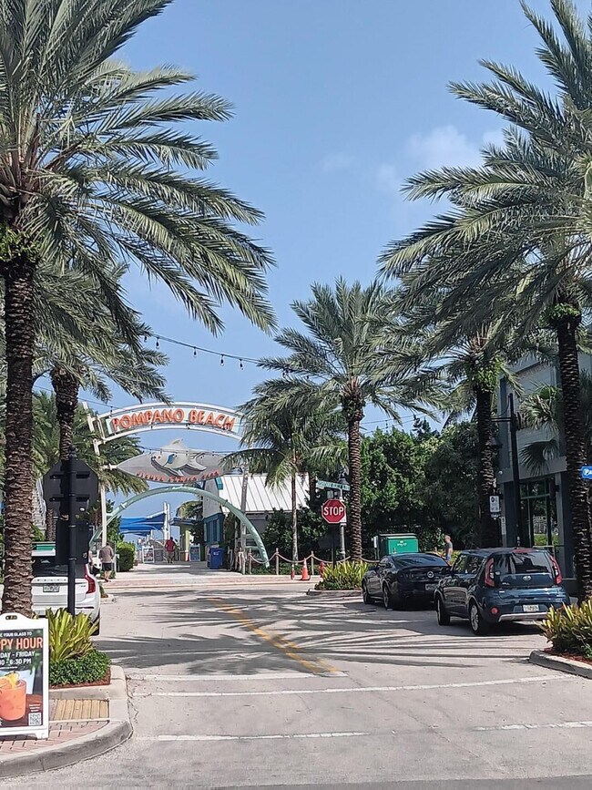 Building Photo - 305 N Pompano Beach Blvd