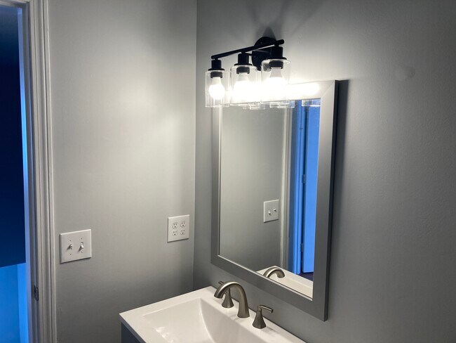 Building Photo - 55 Empire St