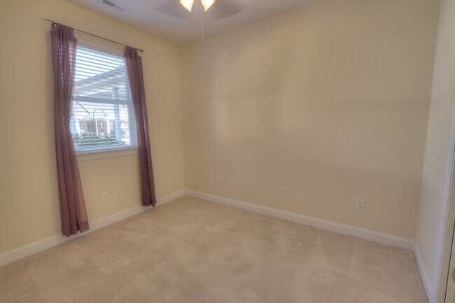 Building Photo - 6260 Alyssum Pl