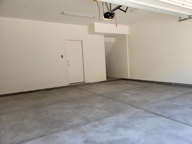 Building Photo - WOW Affordable Townhome in Inspirada