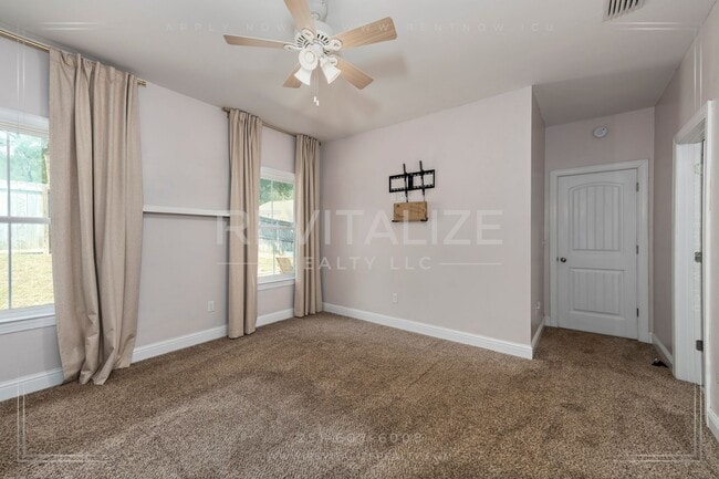 Building Photo - Modern Comfort Meets Luxury Living in Mobile