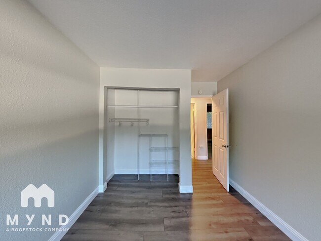 Building Photo - 1970 Grande Cir