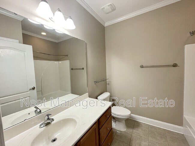 Building Photo - 1922 Harcourt Cir