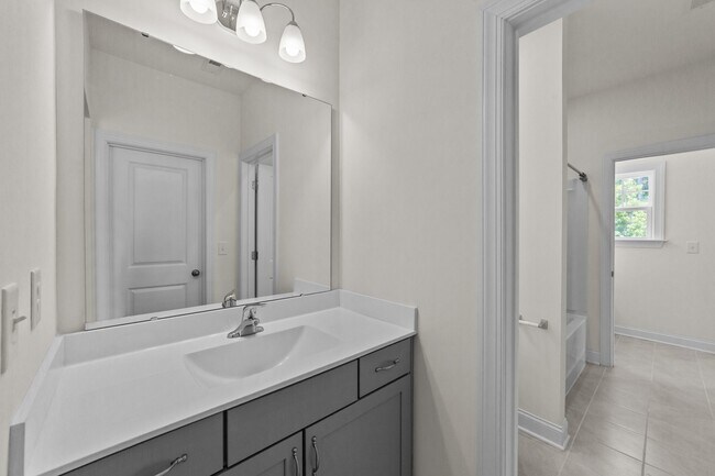 Building Photo - 824 Summit Crest Ct