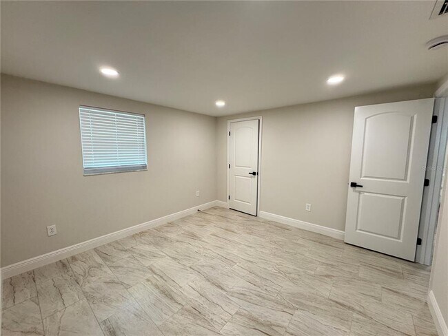 Building Photo - 4820 Shell Stream Blvd