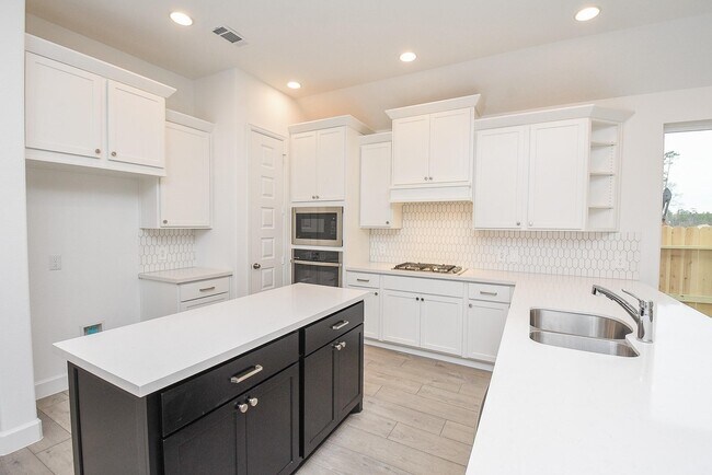 Building Photo - 611 Sand Branch Dr