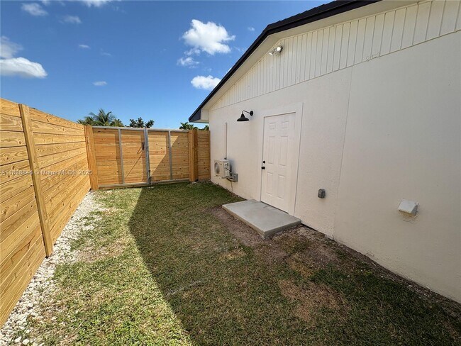Building Photo - 29904 SW 148th Ave