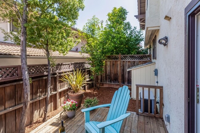 Building Photo - Downtown Los Altos Luxury Townhome
