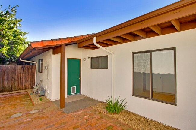 Building Photo - 2526 Overhill Ln