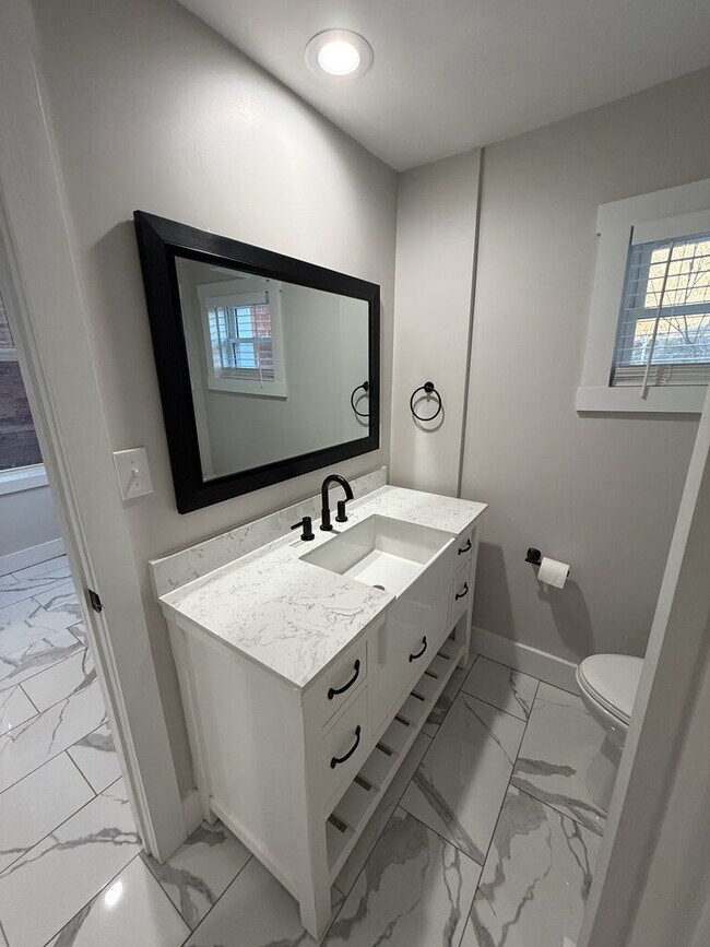 Building Photo - 2153 Loth St