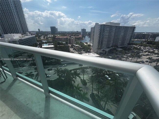 Building Photo - 3901 S Ocean Dr