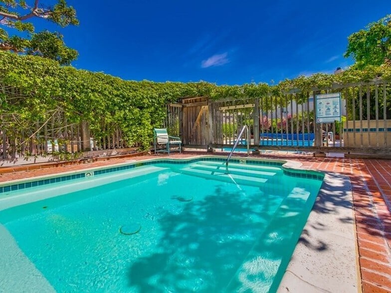 Building Photo - 521 S Sierra Ave